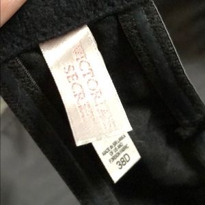 Victoria’s Secret 38D lightly lined bra